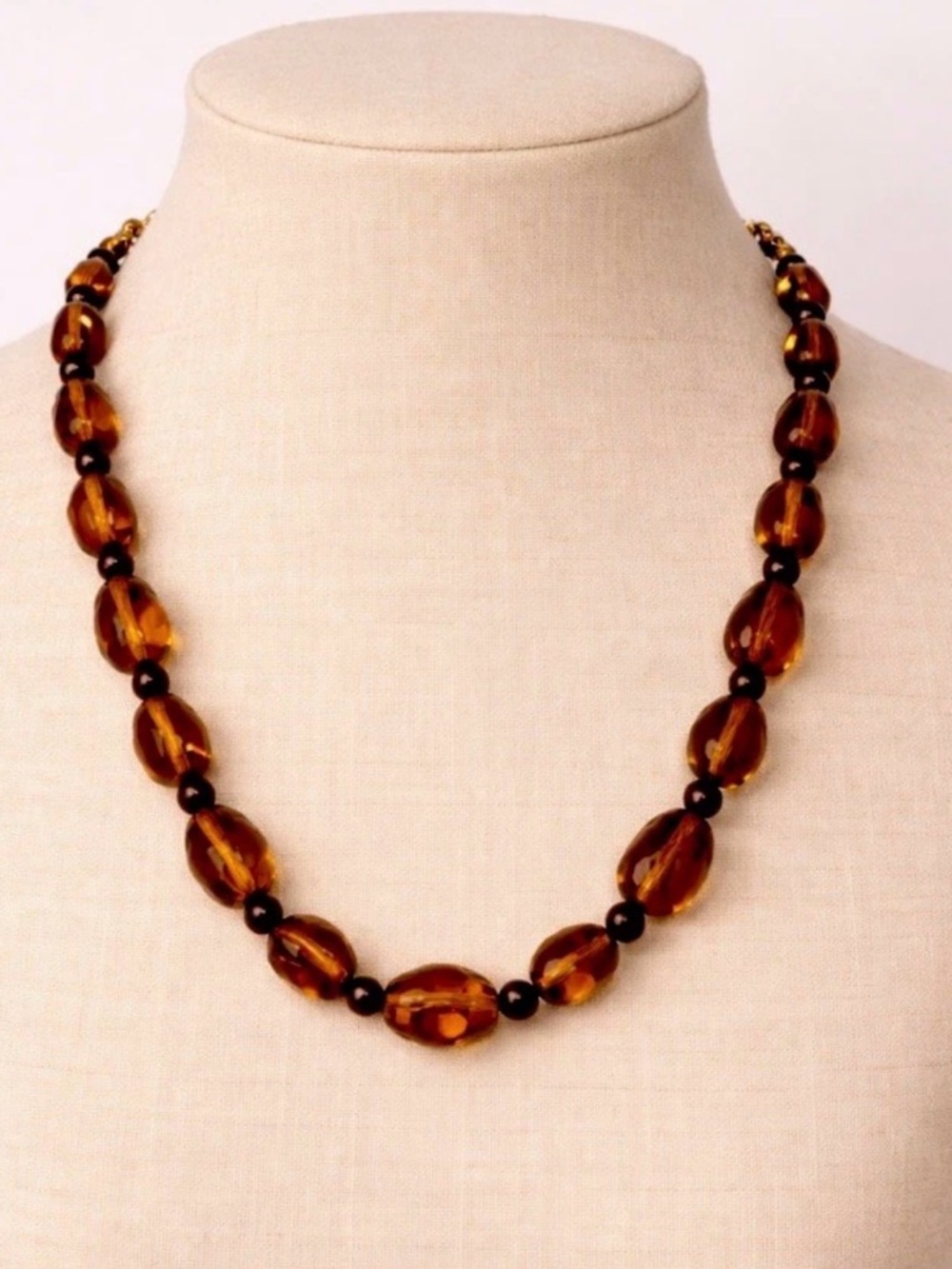 Joan Rivers Amber Tone Beaded Necklace Brown Glass Gold Clasp Statement Strand 7